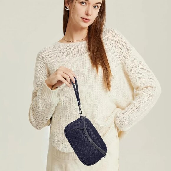 Elegant Vegan Leather Small Shoulder Purse - Adjustable & Hands-Free Option - Picture 2 of 9